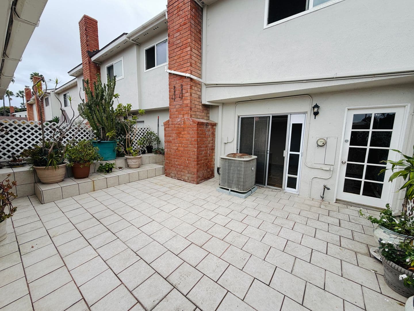 Huntington Beach Townhome: 8122 Deerfield Dr