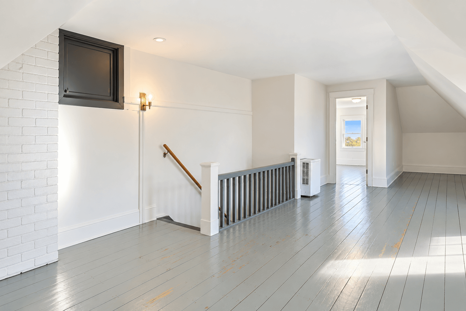 Saint Paul Apartment: 1607-1609 Van Buren Ave