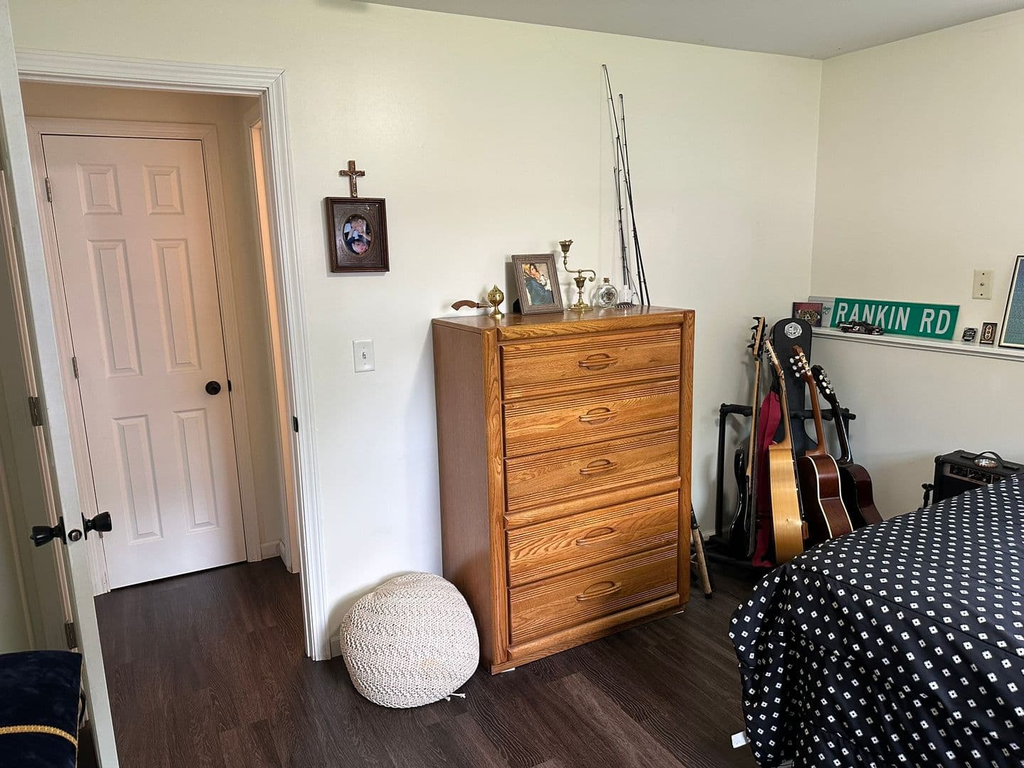 Newport Apartment: 670 4th St