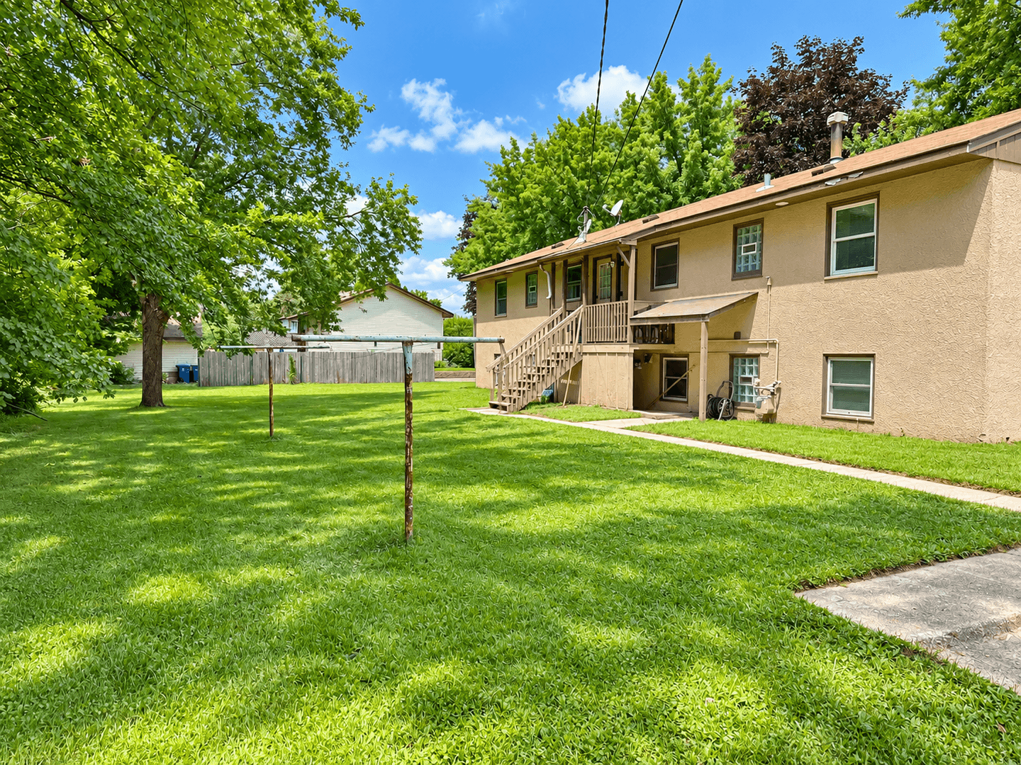 Newport Apartment: 650 4th St