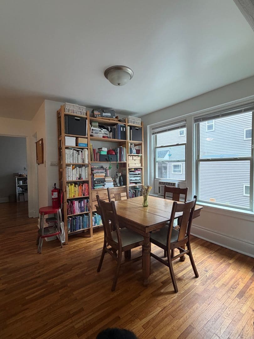 Saint Paul Apartment: 1962 Grand Ave