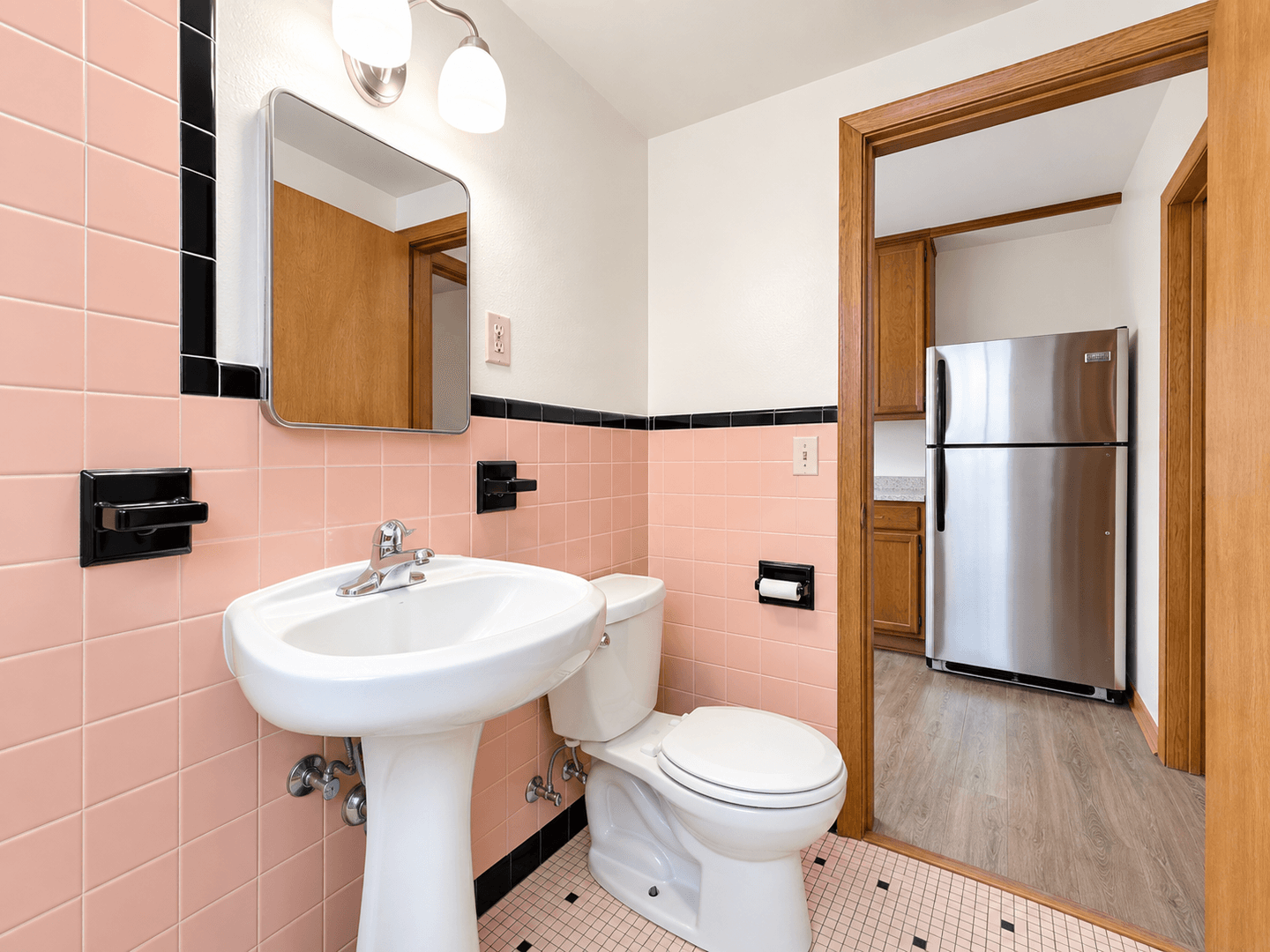 Saint Paul Apartment: 1897 Grand Ave