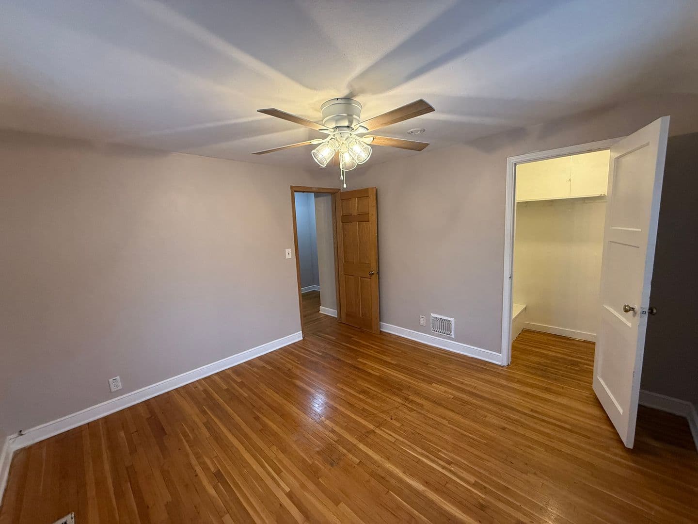 South Saint Paul Apartment: 708 1st Ave S