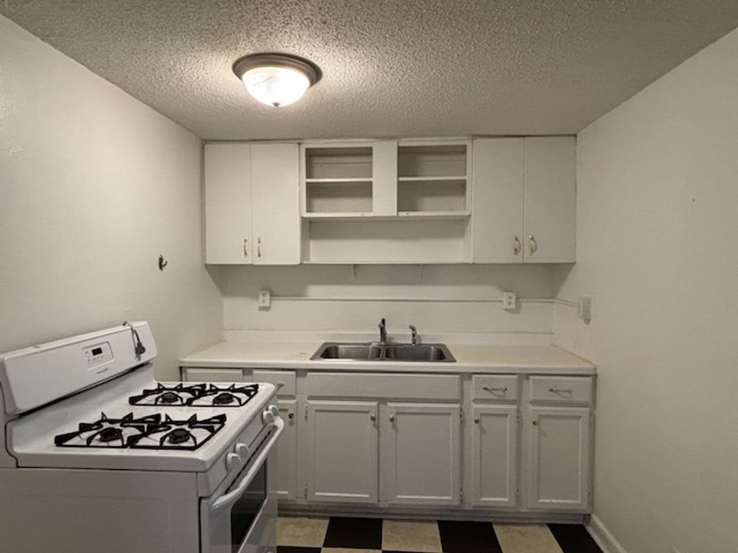 Saint Paul Apartment: 1670 Marshall Ave