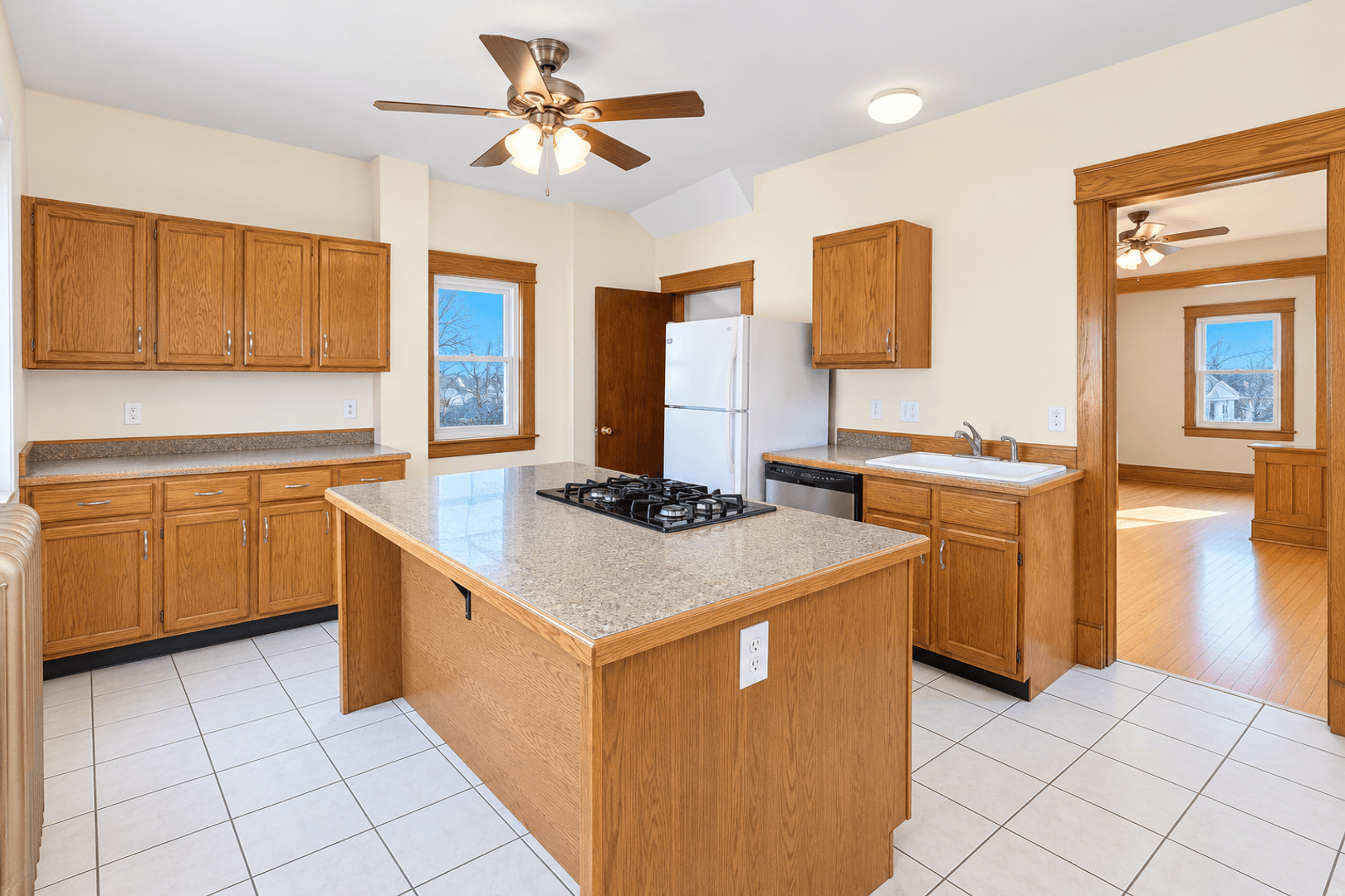 Saint Paul Apartment: 1607-1609 Van Buren Ave