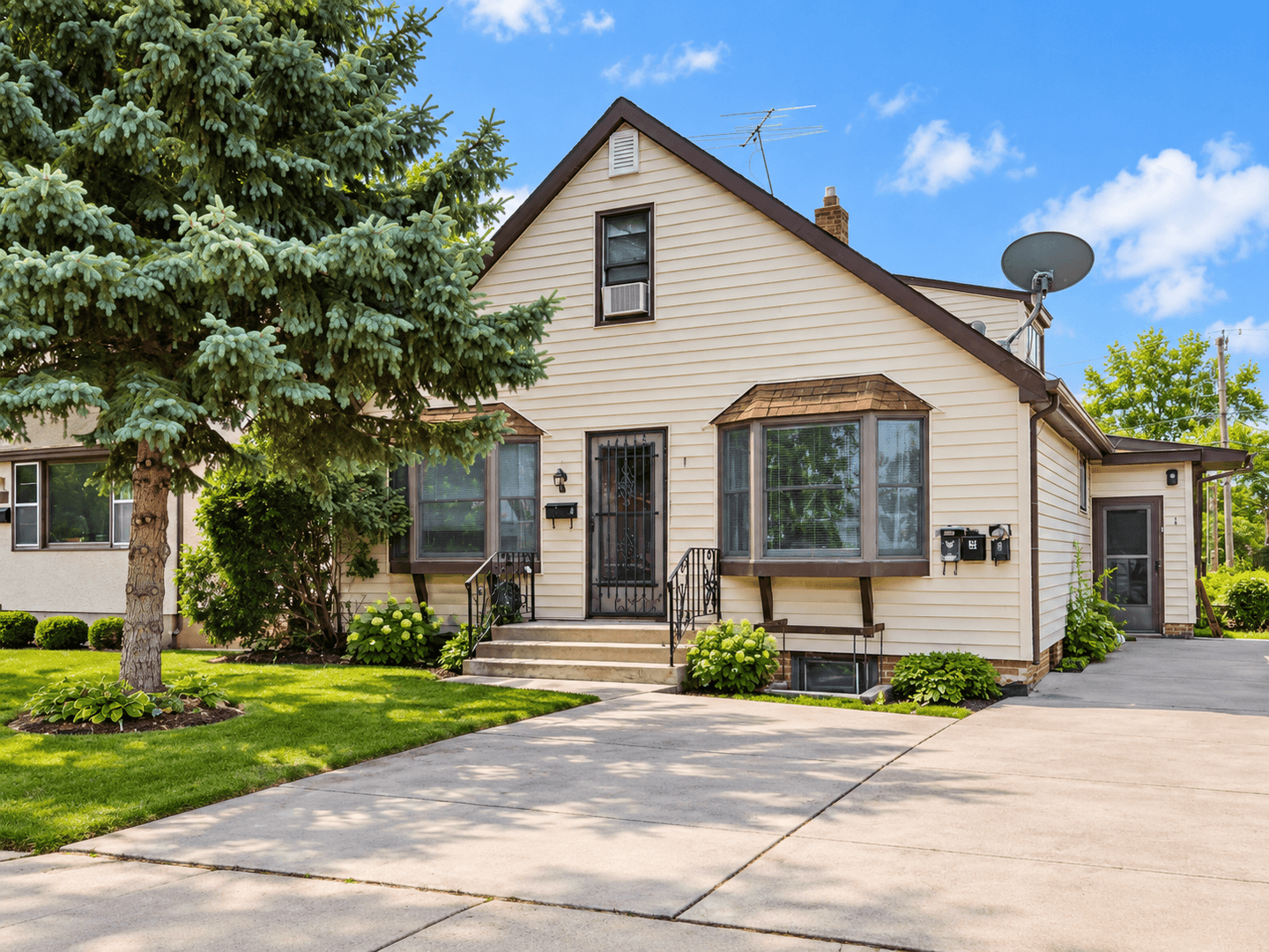 South Saint Paul Apartment: 239 Park St W