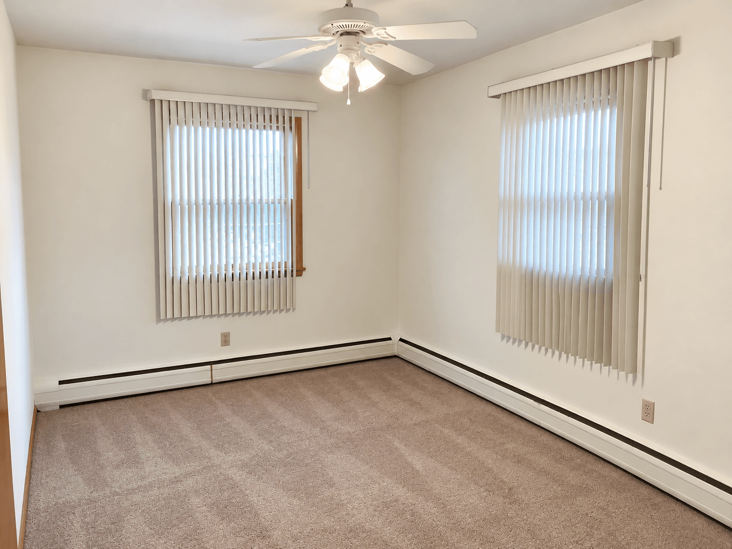 Saint Paul Apartment: 996 Van Buren Ave
