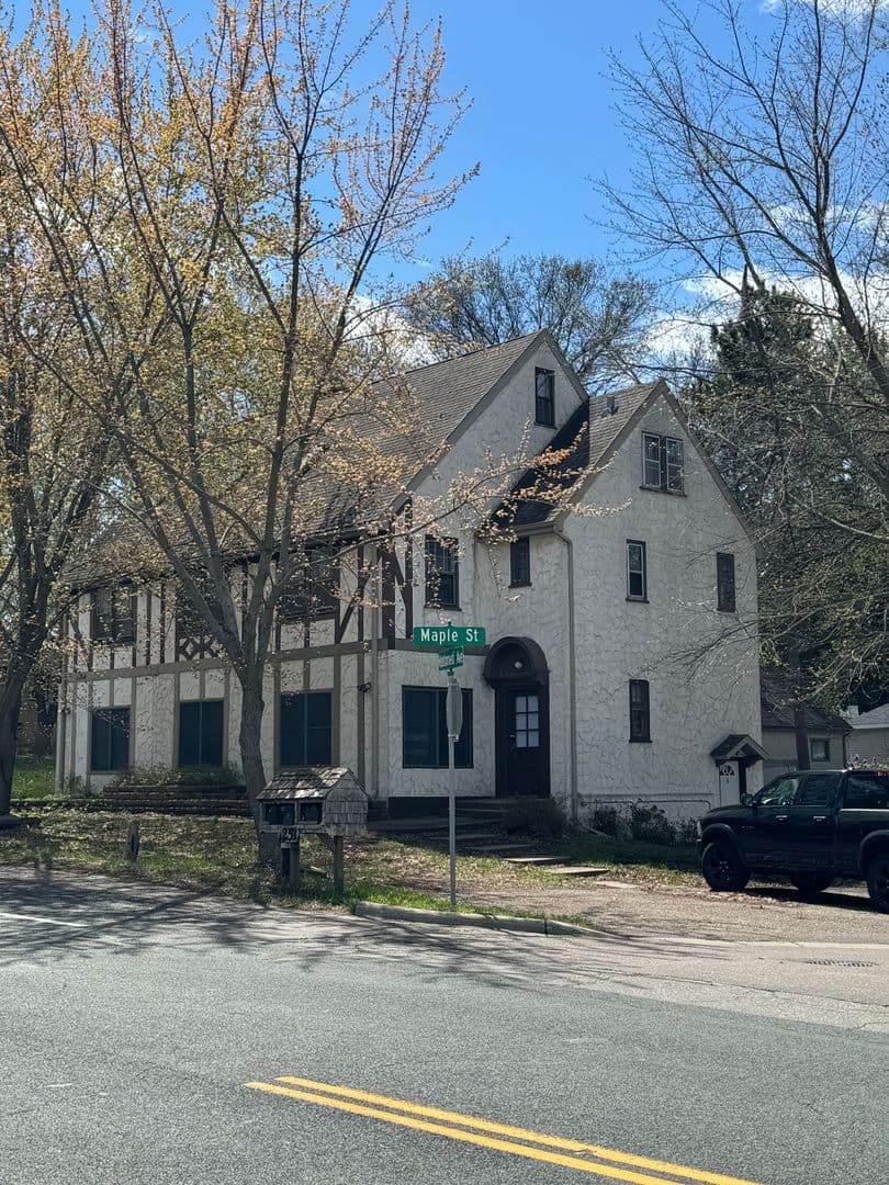 Mahtomedi Apartment: 1251 Mahtomedi Ave