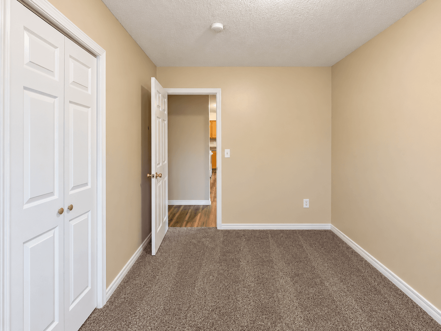 Eagan Apartment: 896 Wescott Square