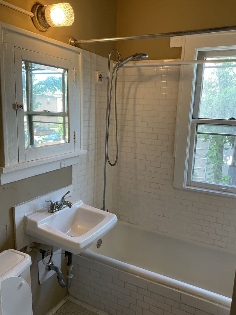 Saint Paul Apartment: 1509 Randolph Ave