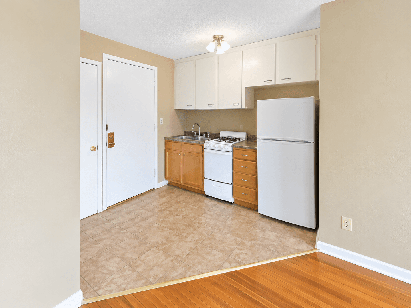 Saint Paul Apartment: 478 Herschel St.