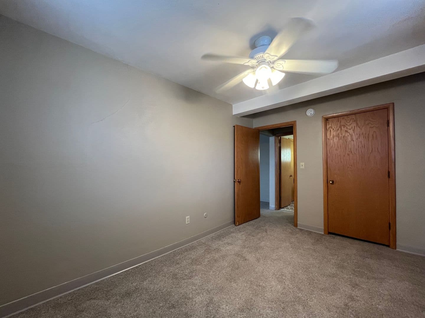Saint Paul Apartment: 996 Van Buren Ave