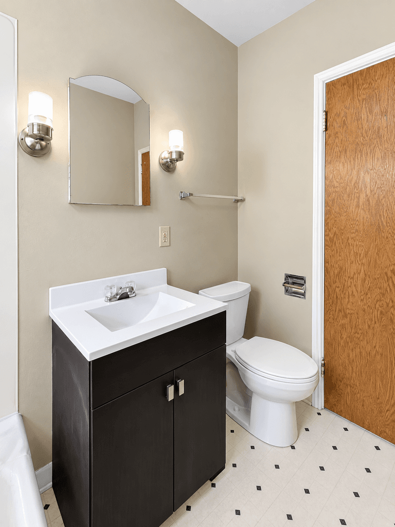 Saint Paul Apartment: 468 Herschel St.