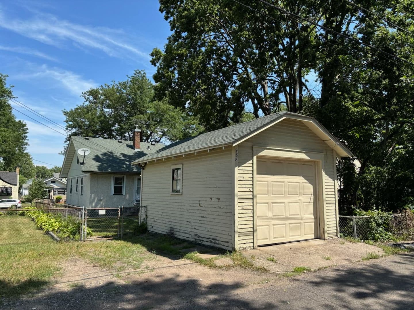 Saint Paul House: 988 Central Ave W