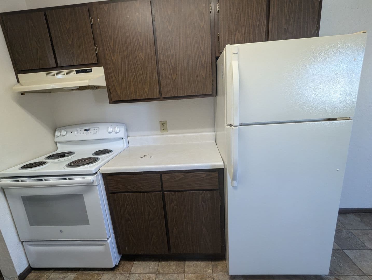 Luverne Apartment: 415 E Luverne St
