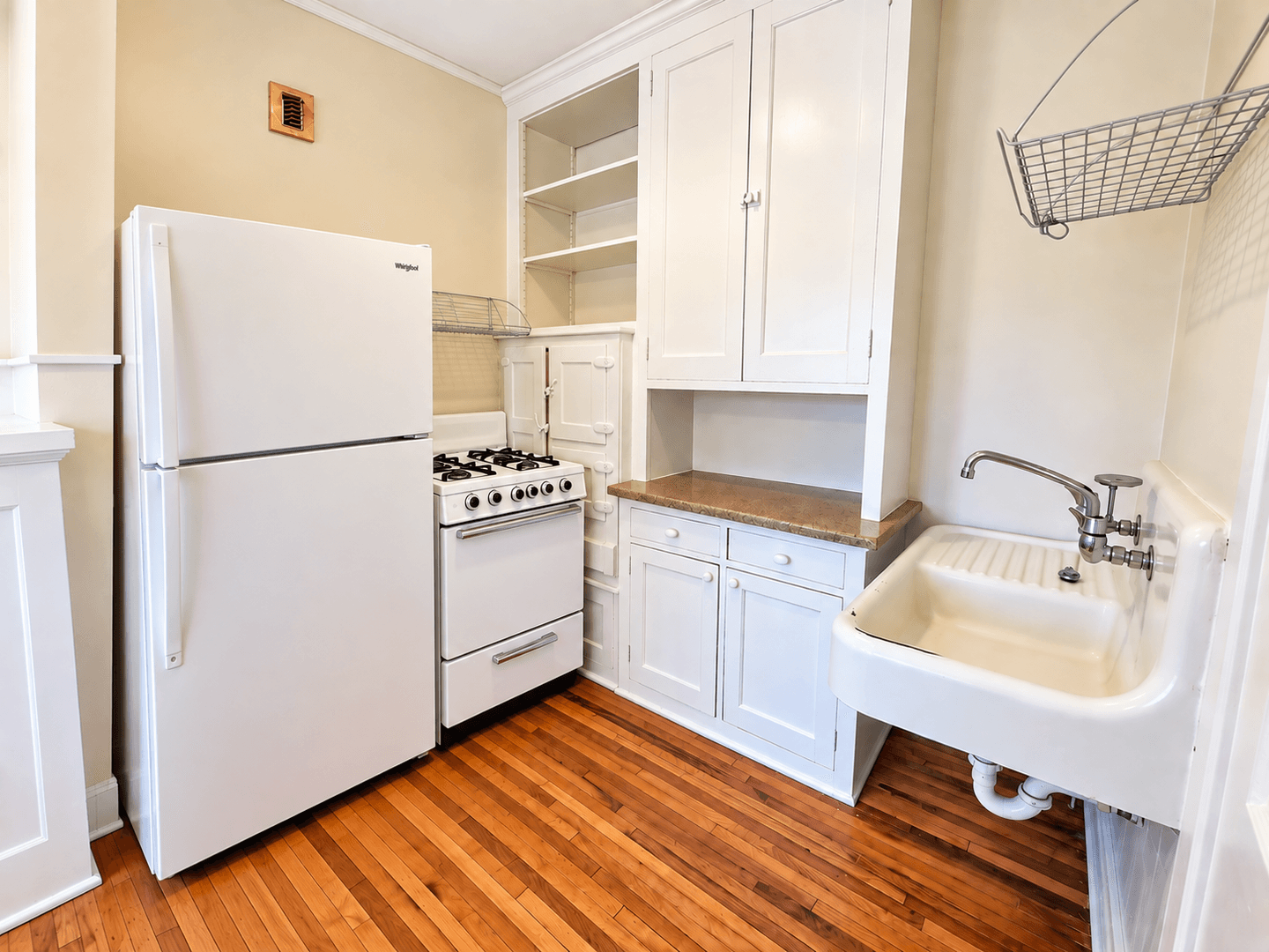 Saint Paul Apartment: 451 Fairview Ave N