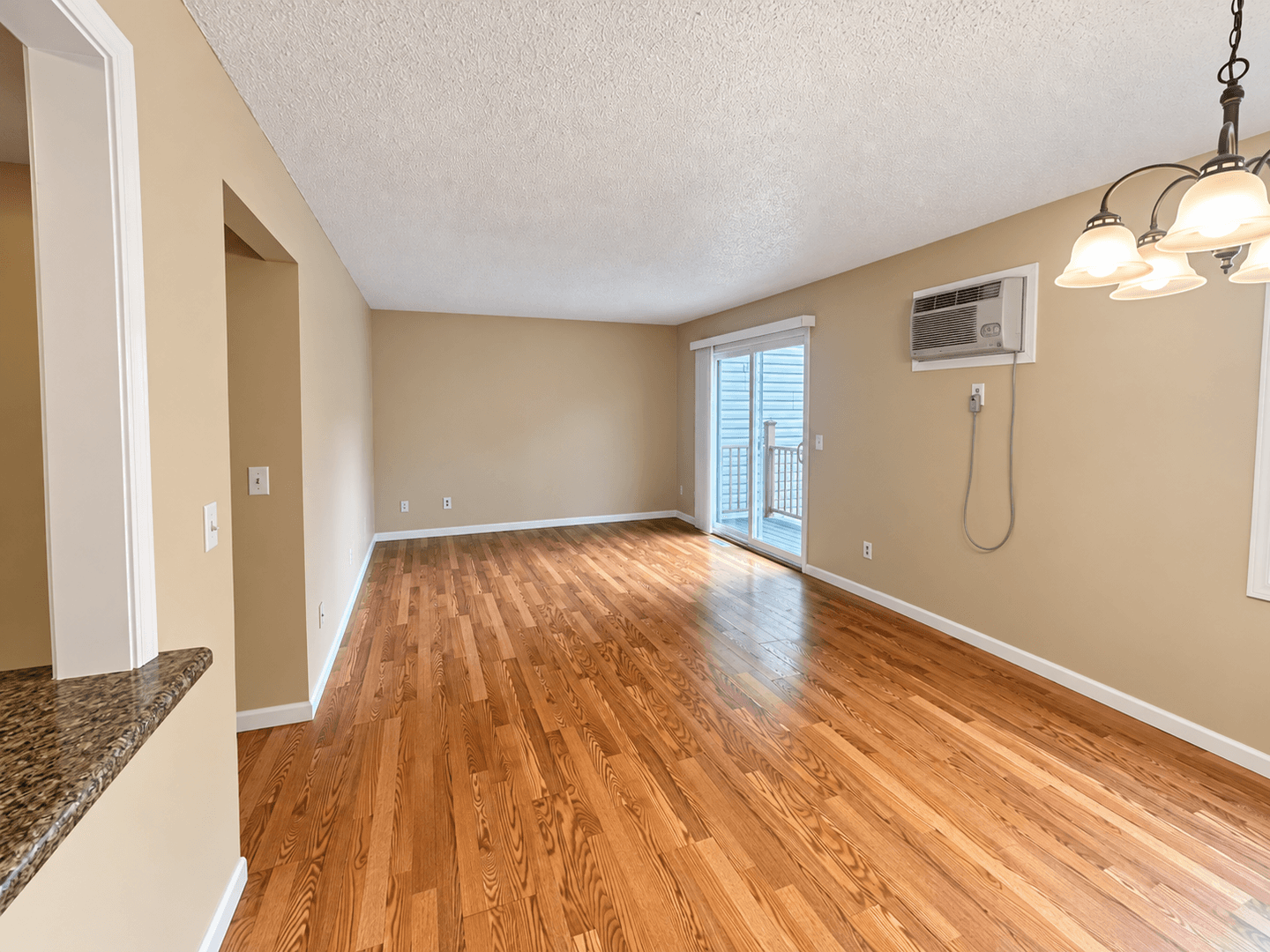 Eagan Apartment: 942 Wescott Trail