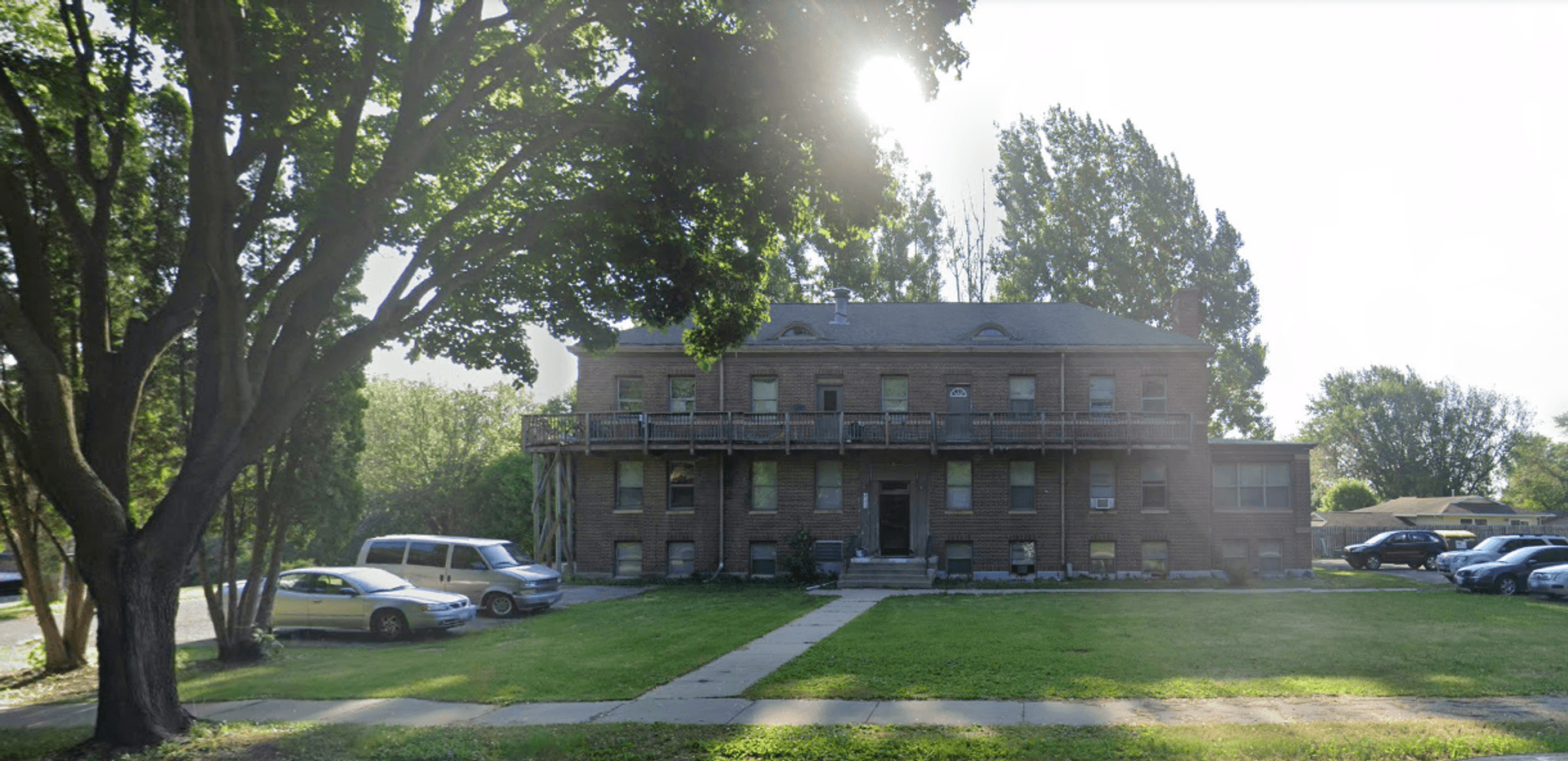 Owatonna Apartment: 421 State Ave