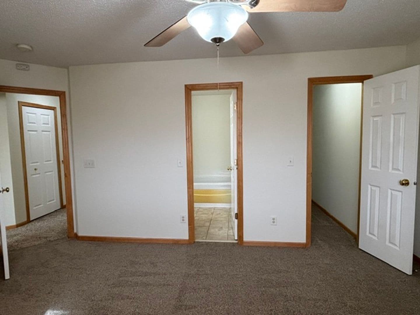 Lakeville House: 18340 Kerrville Trail