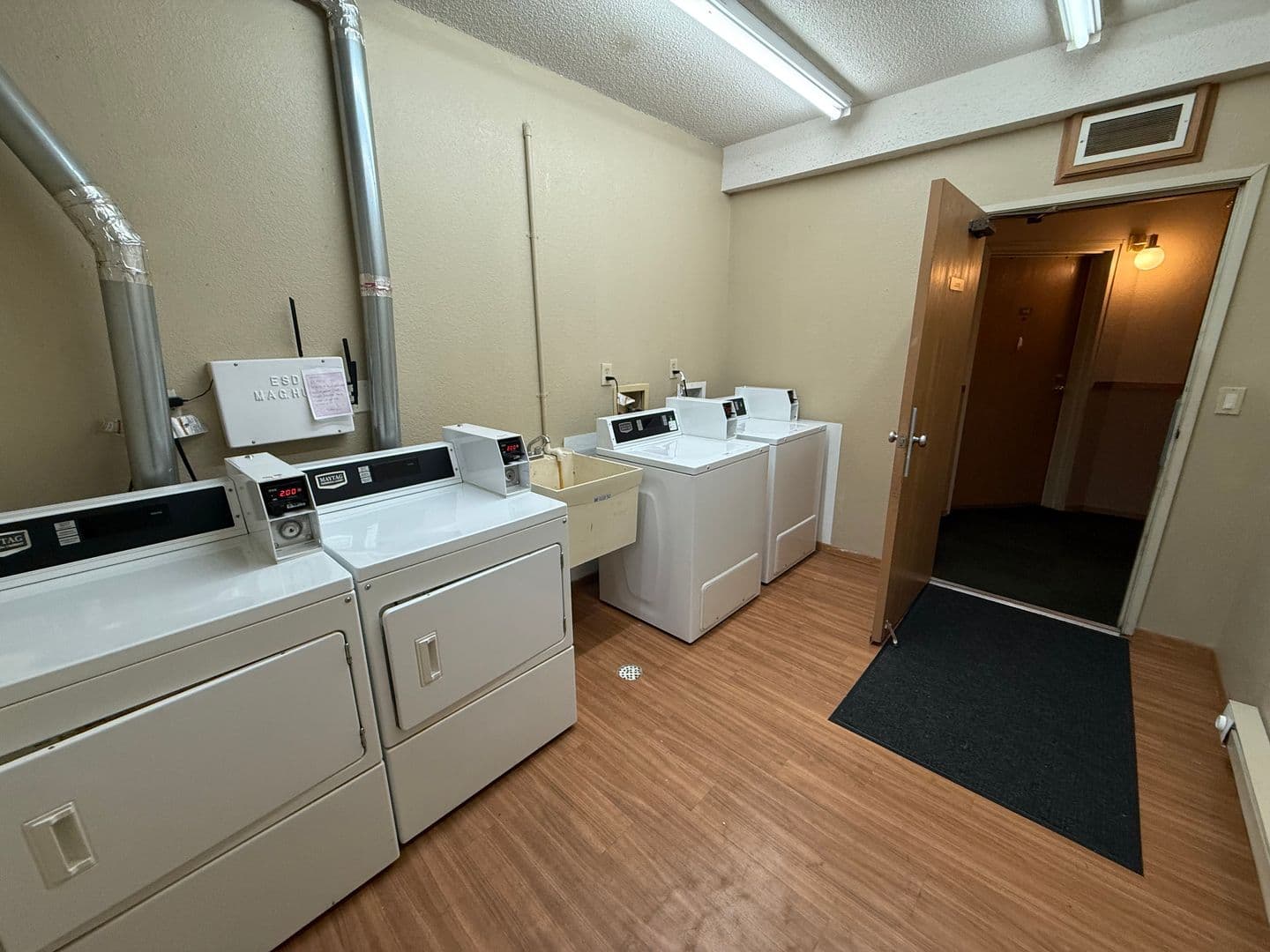Saint Paul Apartment: 760 Mount Curve Blvd