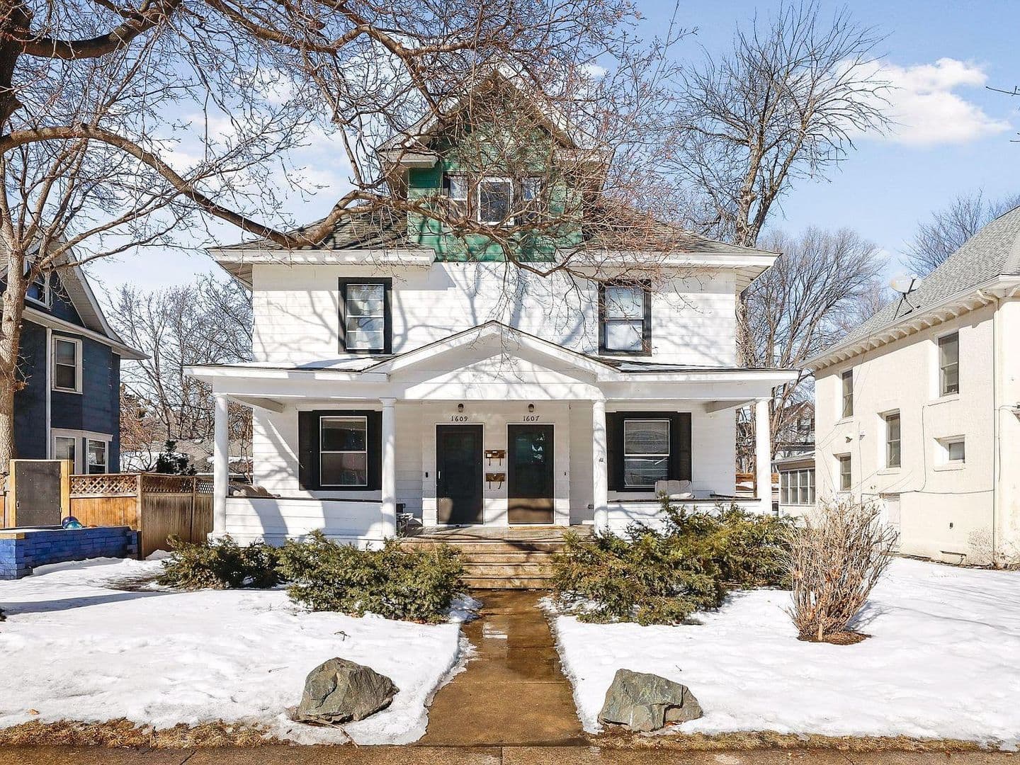 Saint Paul Apartment: 1607-1609 Van Buren Ave