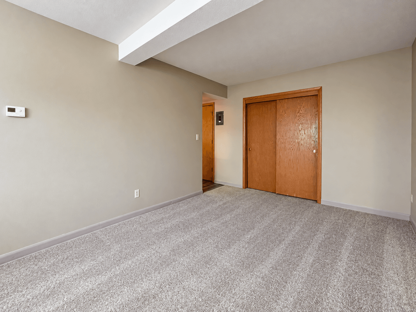 Saint Paul Apartment: 996 Van Buren Ave