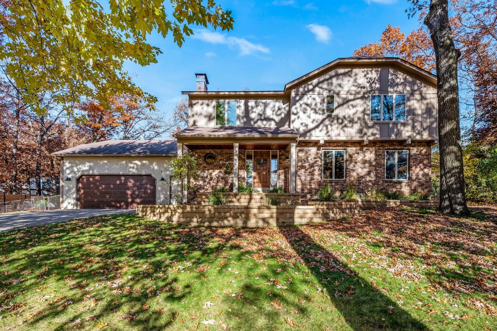 Lakeville House: 16425 Kingswood Ct