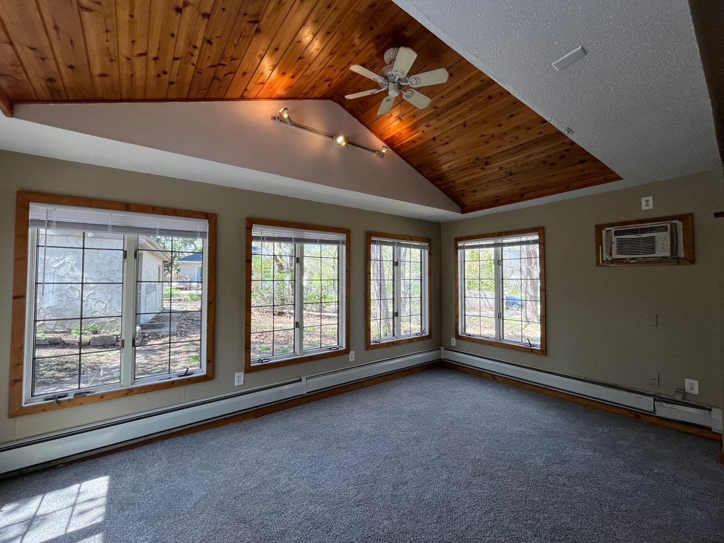Mahtomedi Apartment: 1251 Mahtomedi Ave