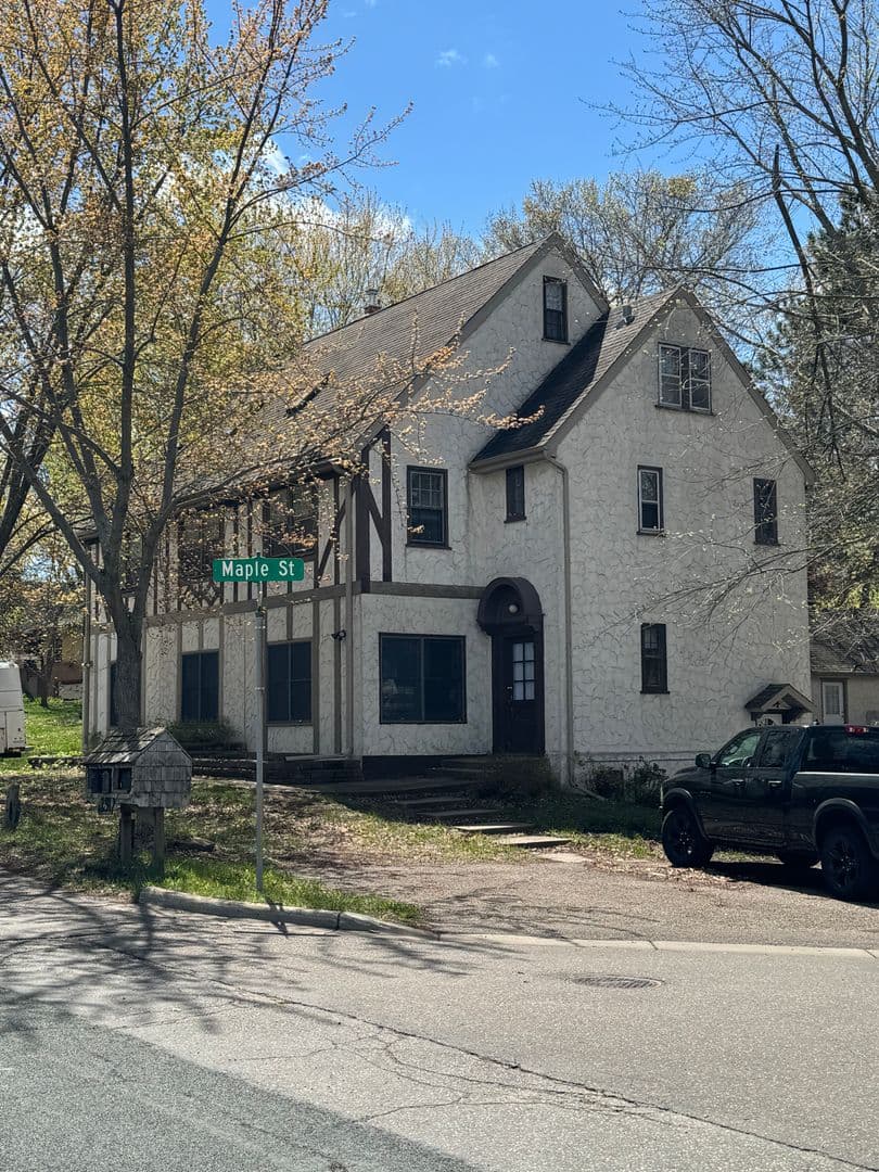 Mahtomedi Apartment: 1251 Mahtomedi Ave