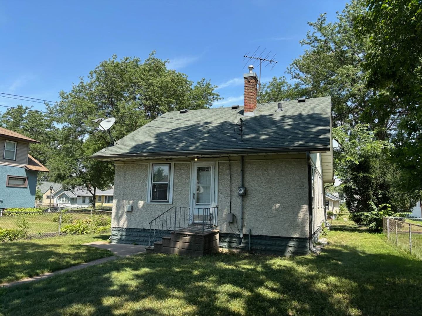 Saint Paul House: 988 Central Ave W