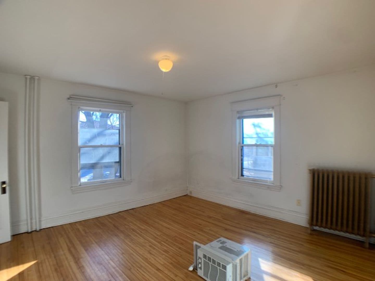 Saint Paul Apartment: 1607-1609 Van Buren Ave