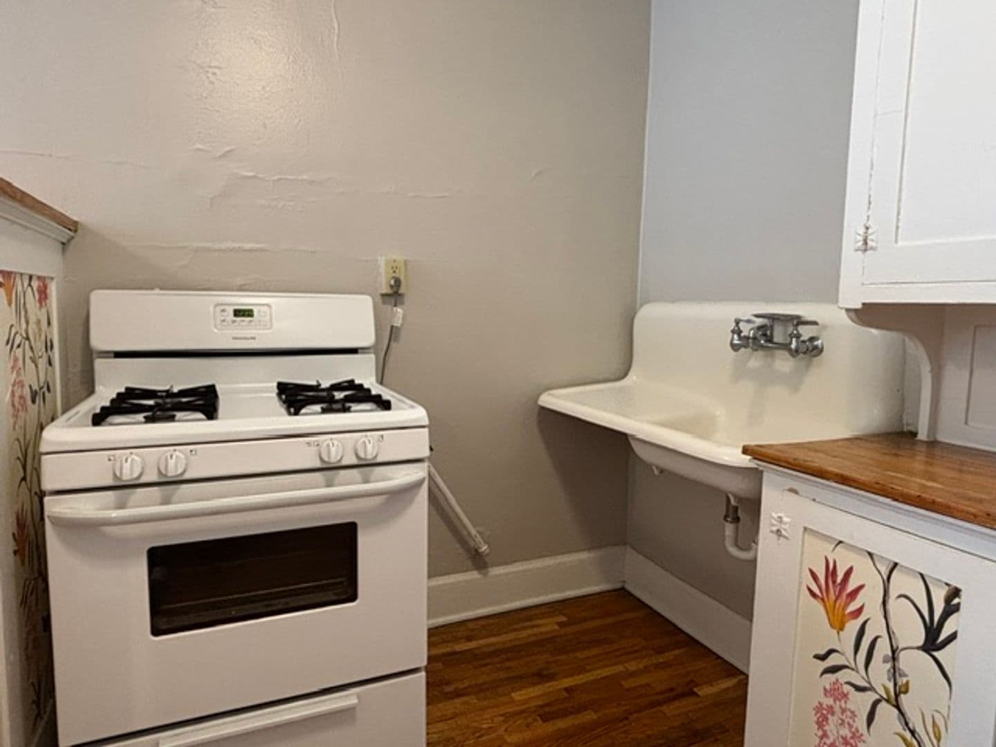 Saint Paul Apartment: 1962 Grand Ave