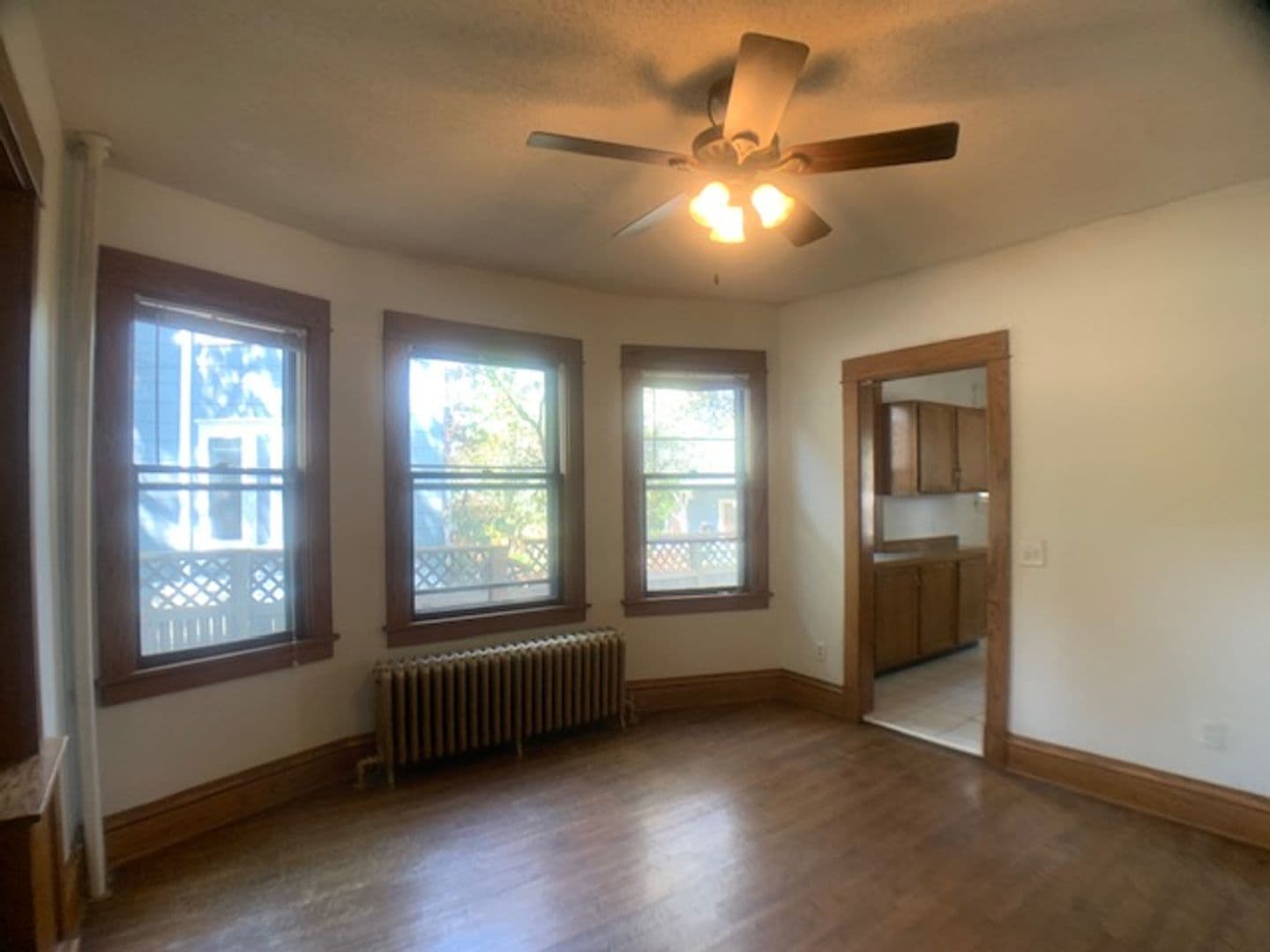 Saint Paul Apartment: 1607-1609 Van Buren Ave