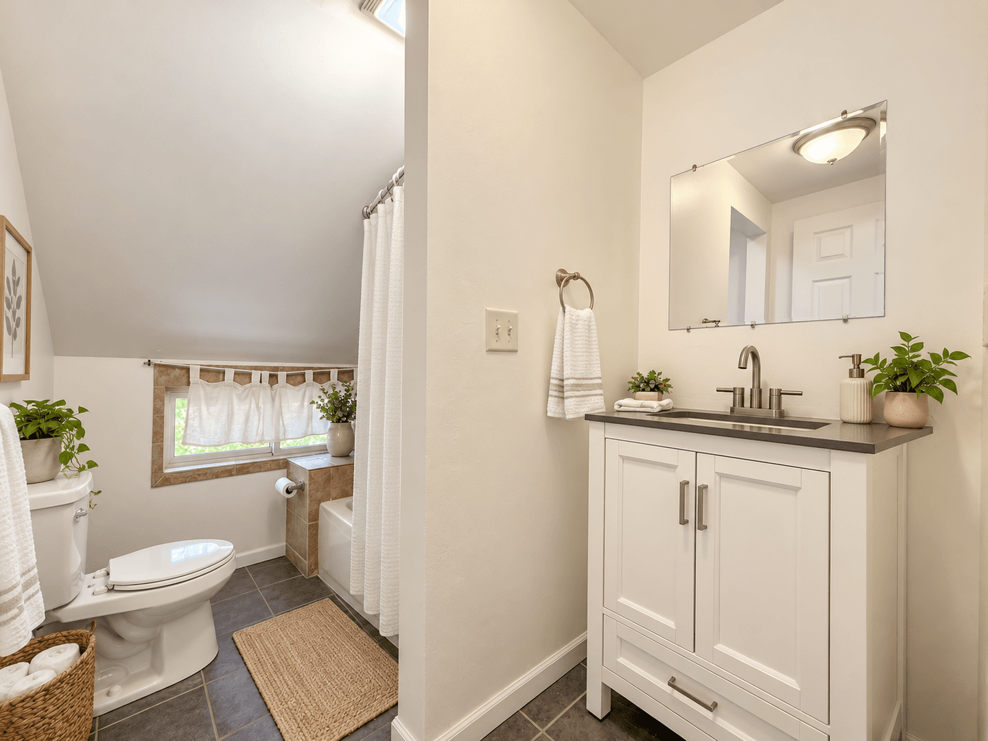 Saint Paul Apartment: 1087 Randolph Ave