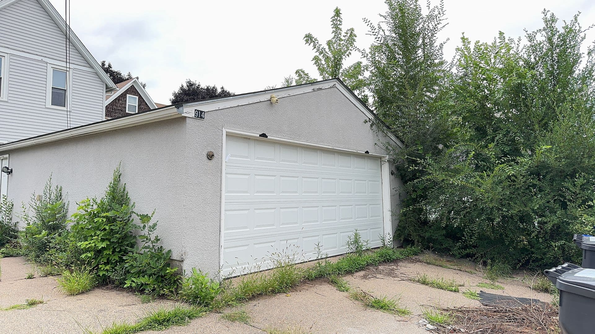 Saint Paul Apartment: 914 Lawson Ave E
