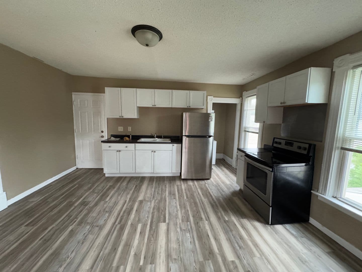 Saint Paul Apartment: 914 Lawson Ave E