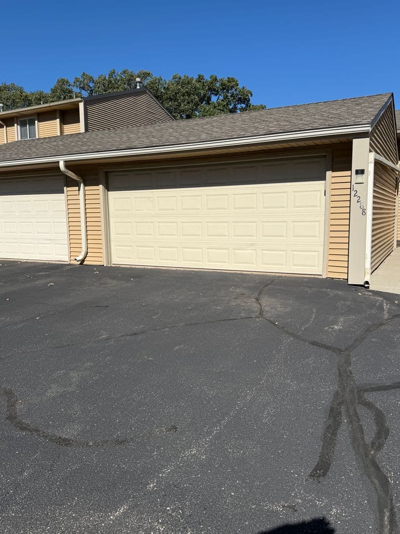 Coon Rapids House: 12288 Drake St NW