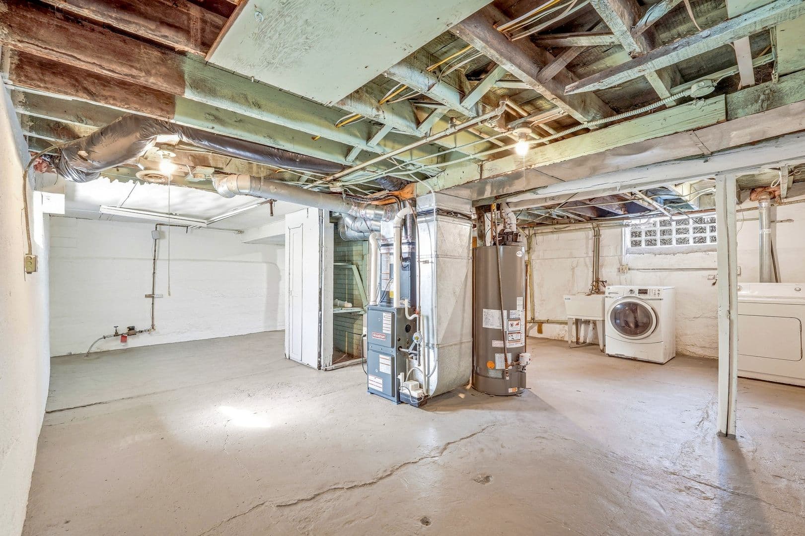 Saint Paul House: 527 Arlington Ave E