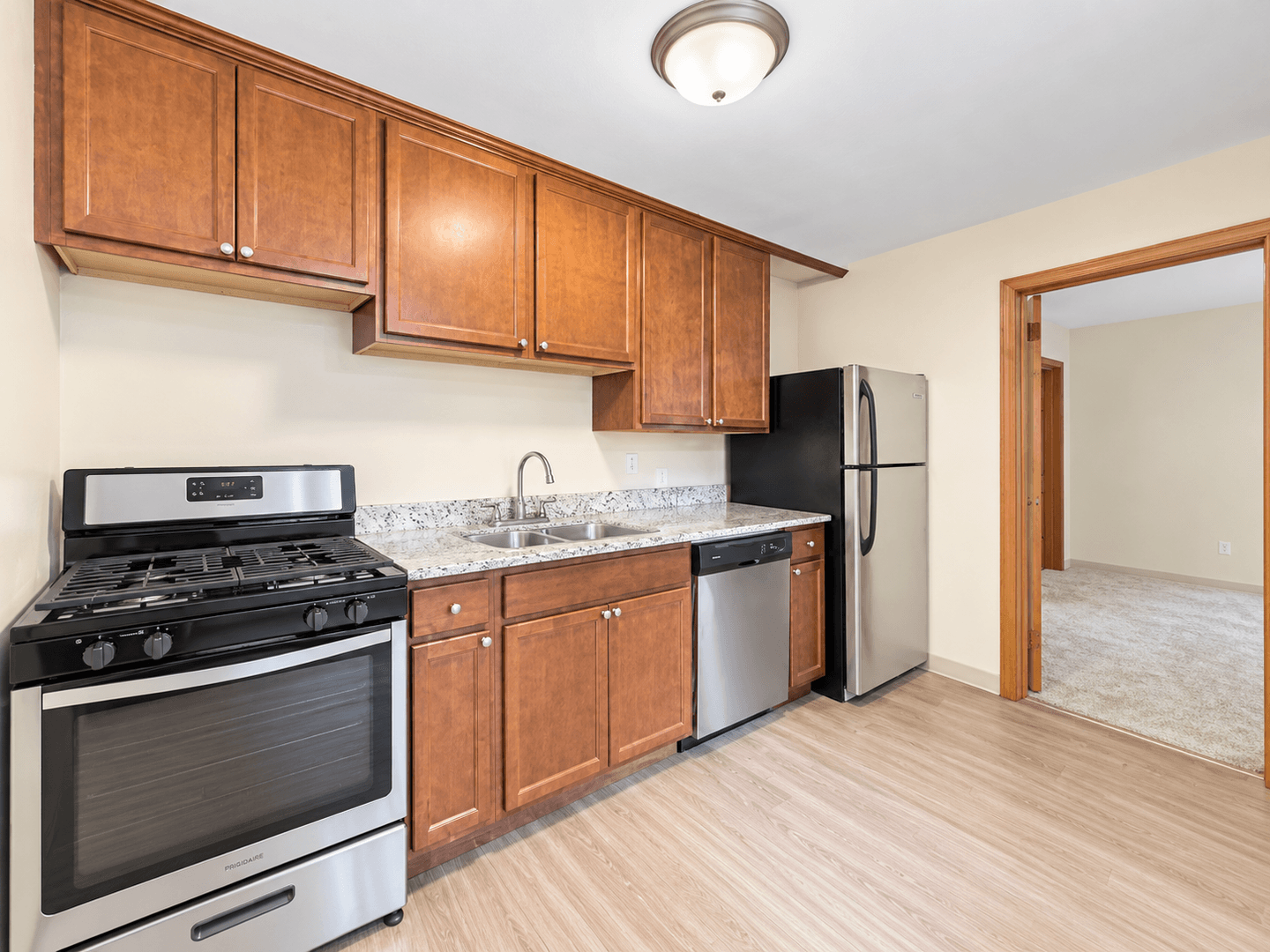 Saint Paul Apartment: 1897 Grand Ave