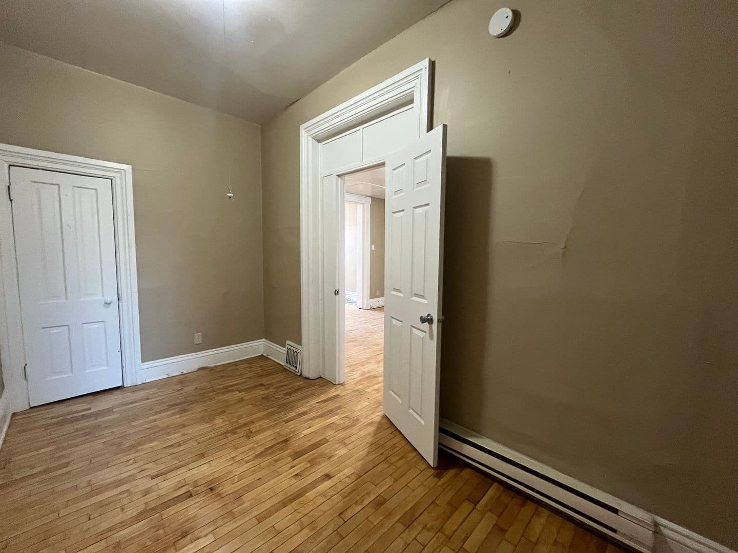 Saint Paul Apartment: 904-906 Burr St