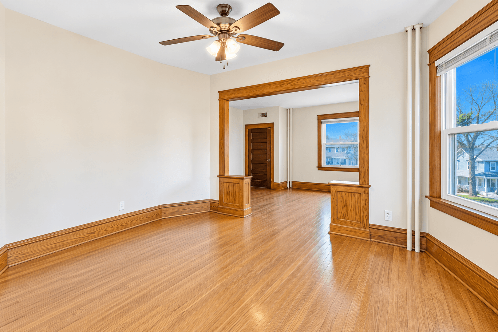 Saint Paul Apartment: 1607-1609 Van Buren Ave