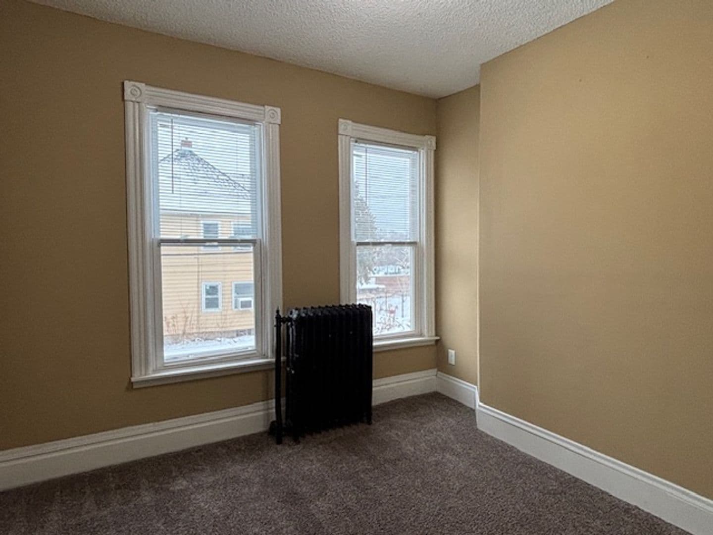 Saint Paul Apartment: 548 Minnehaha Ave E
