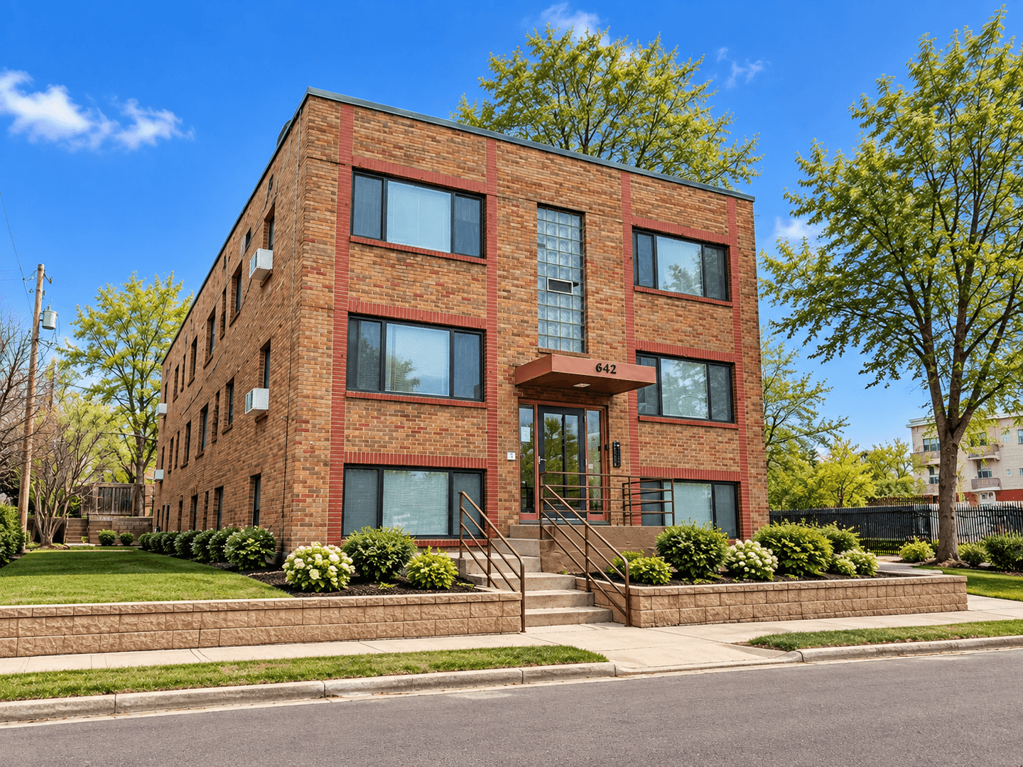 Saint Paul Apartment: 638-642 Snelling Ave South