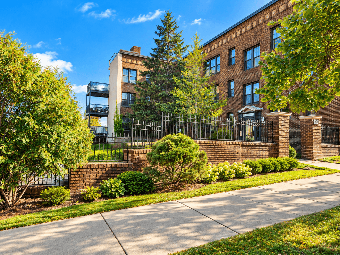 Saint Paul Apartment: 170 Summit Ave