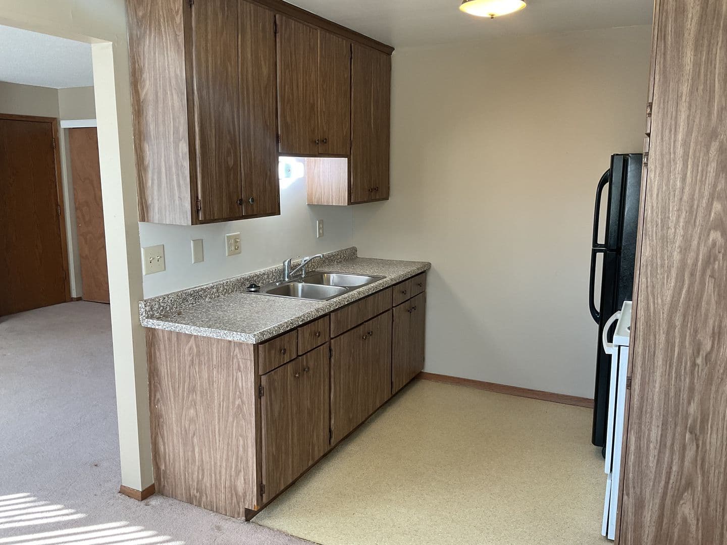 West Saint Paul Apartment: 330 West Annapolis St