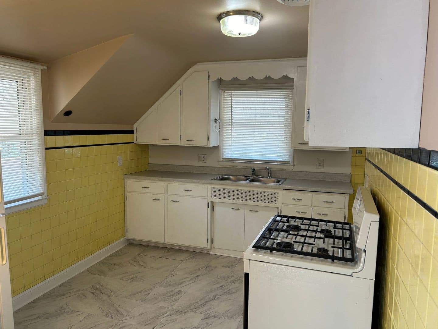 Minneapolis Apartment: 2206 Arthur St NE