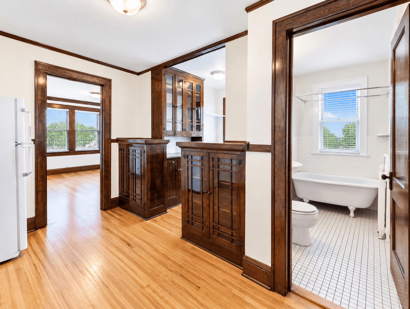 Saint Paul Apartment: 1091 Goodrich Ave