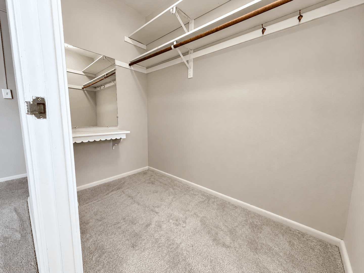 Saint Paul Apartment: 1936 Ford Parkway