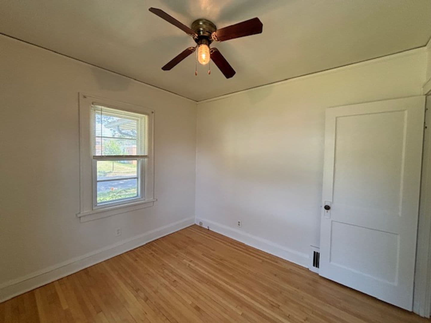 Saint Paul House: 988 Central Ave W