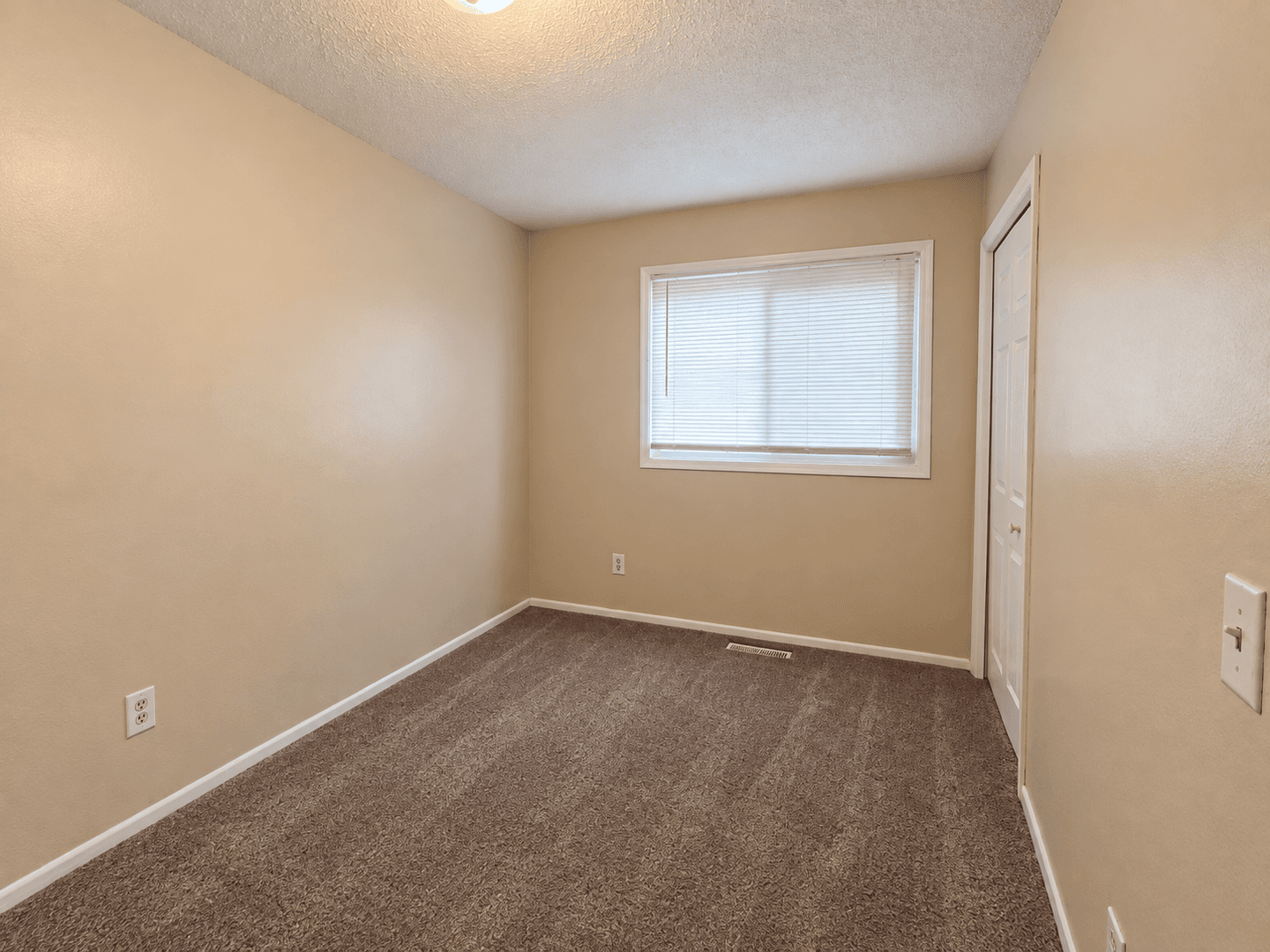 Eagan Apartment: 942 Wescott Trail